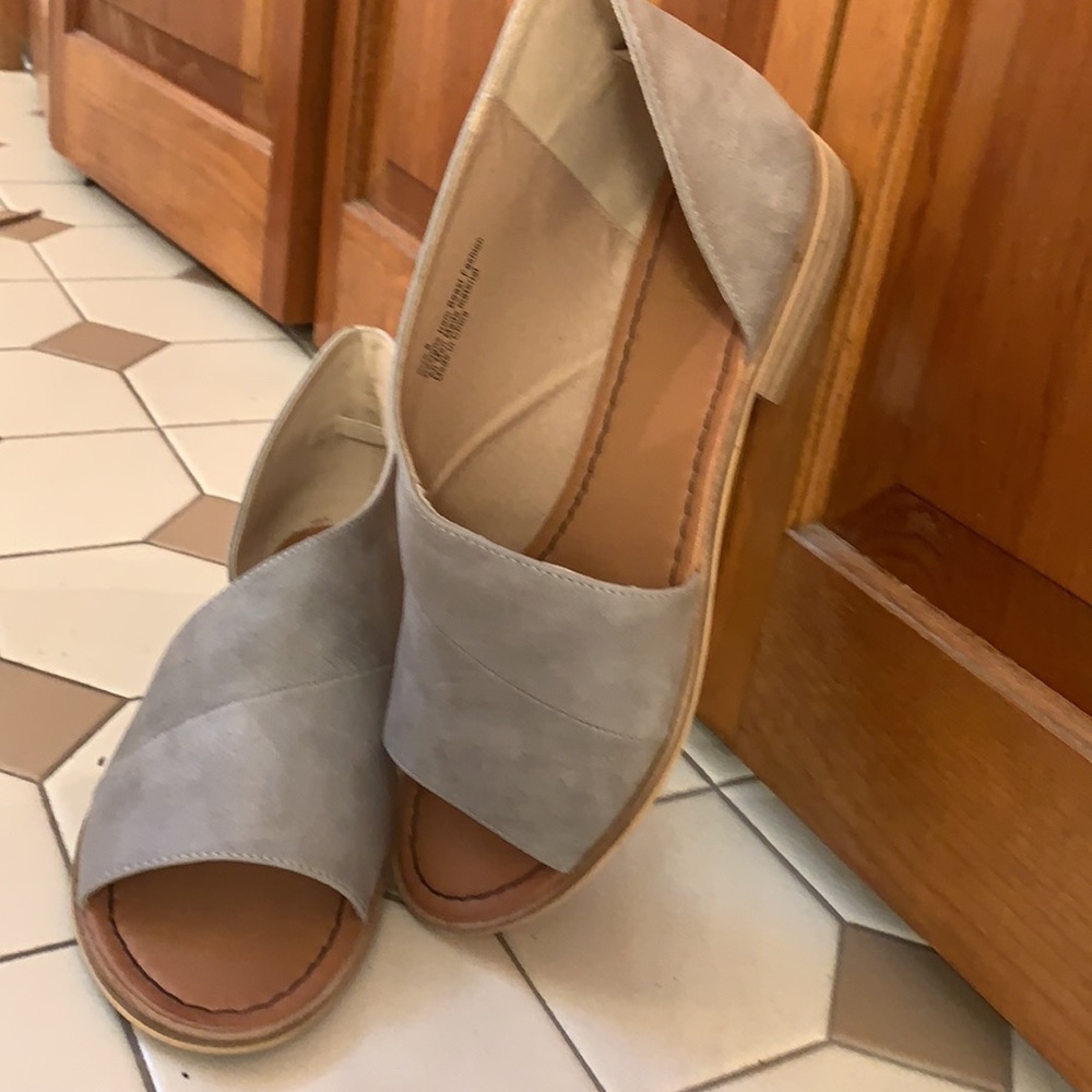 Shoes - Picture 3 of 3